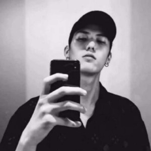 芈月光溜溜屁股被猛操调教骚屄
